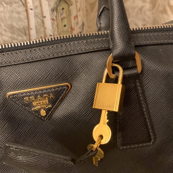 - PRADA leather - Picture 16 of 16